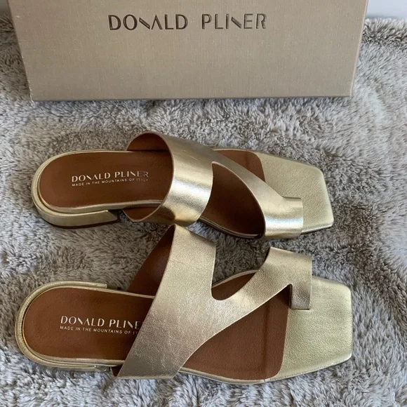 NEW Donald Pliner Quin Leather Sandal Metallic Gold Nappa Women Size 39 / 8 - Picture 2 of 7